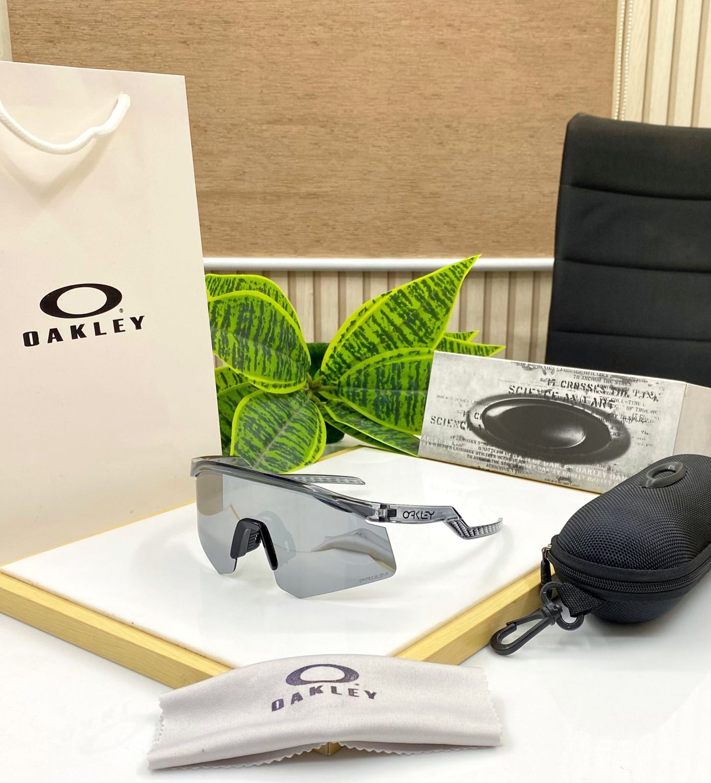 Oakley hydra UV protected Sport Sunglasses Black Transparent Silver