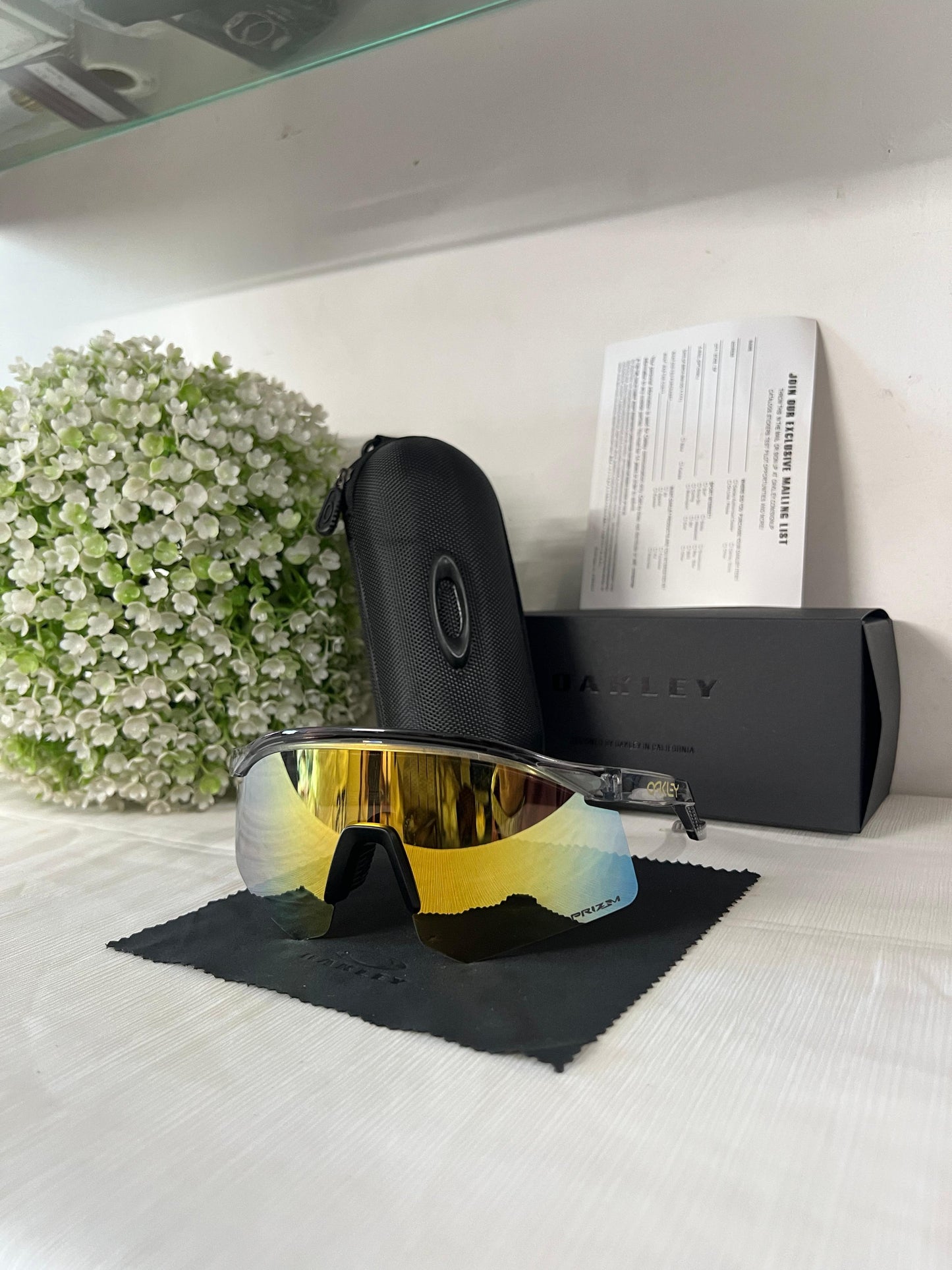 Oakley Hydra sport Sunglasses (BLACK TRANSPARANT& GOLDAN) 🕶️