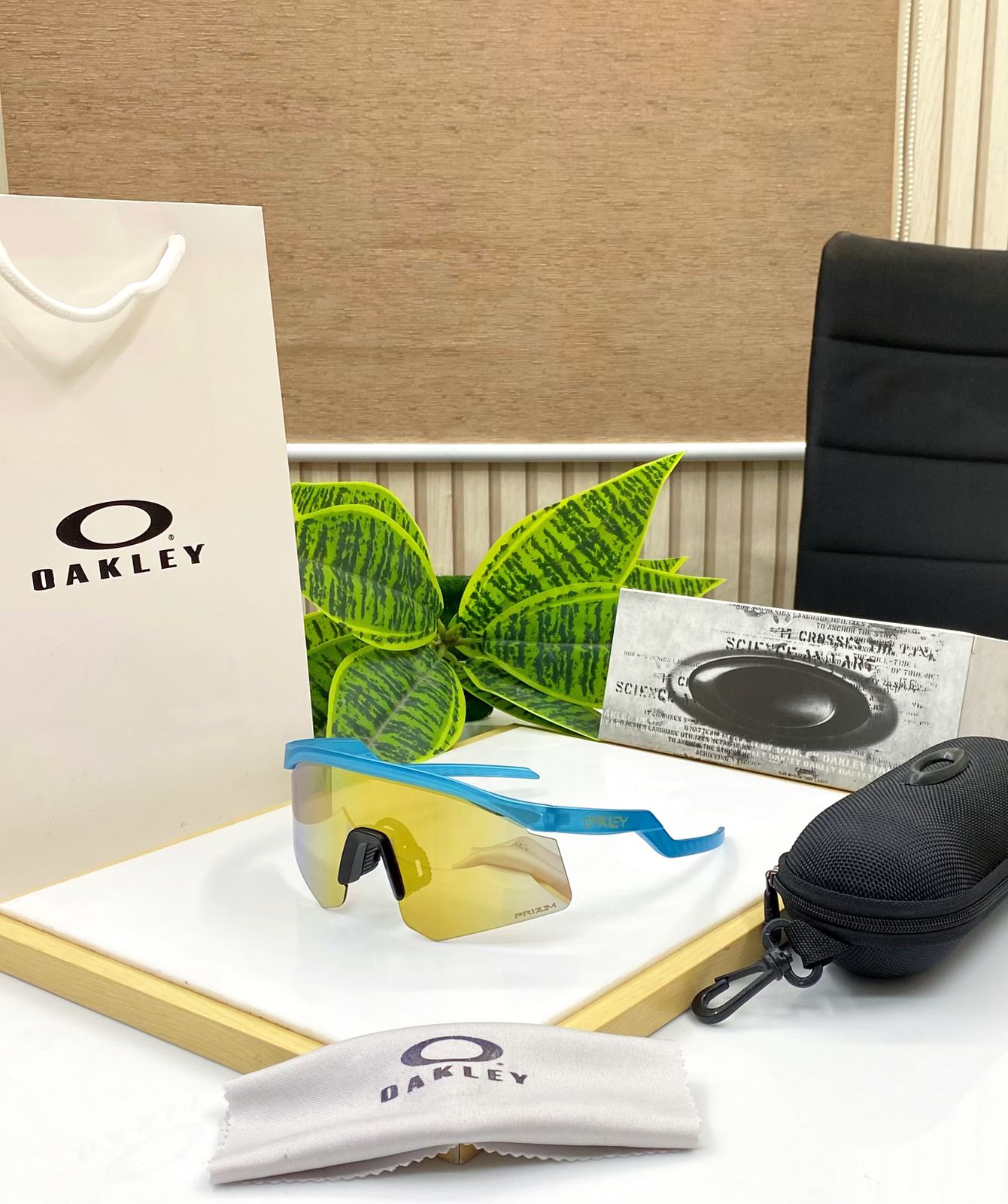 Oakley Hydra sport Sunglasses (METALLIC BLUE & GOLDAN) 🕶️