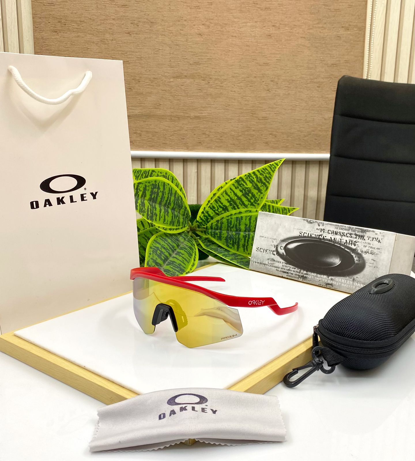 Oakley hydra UV protected Sport Sunglasses Red Golden