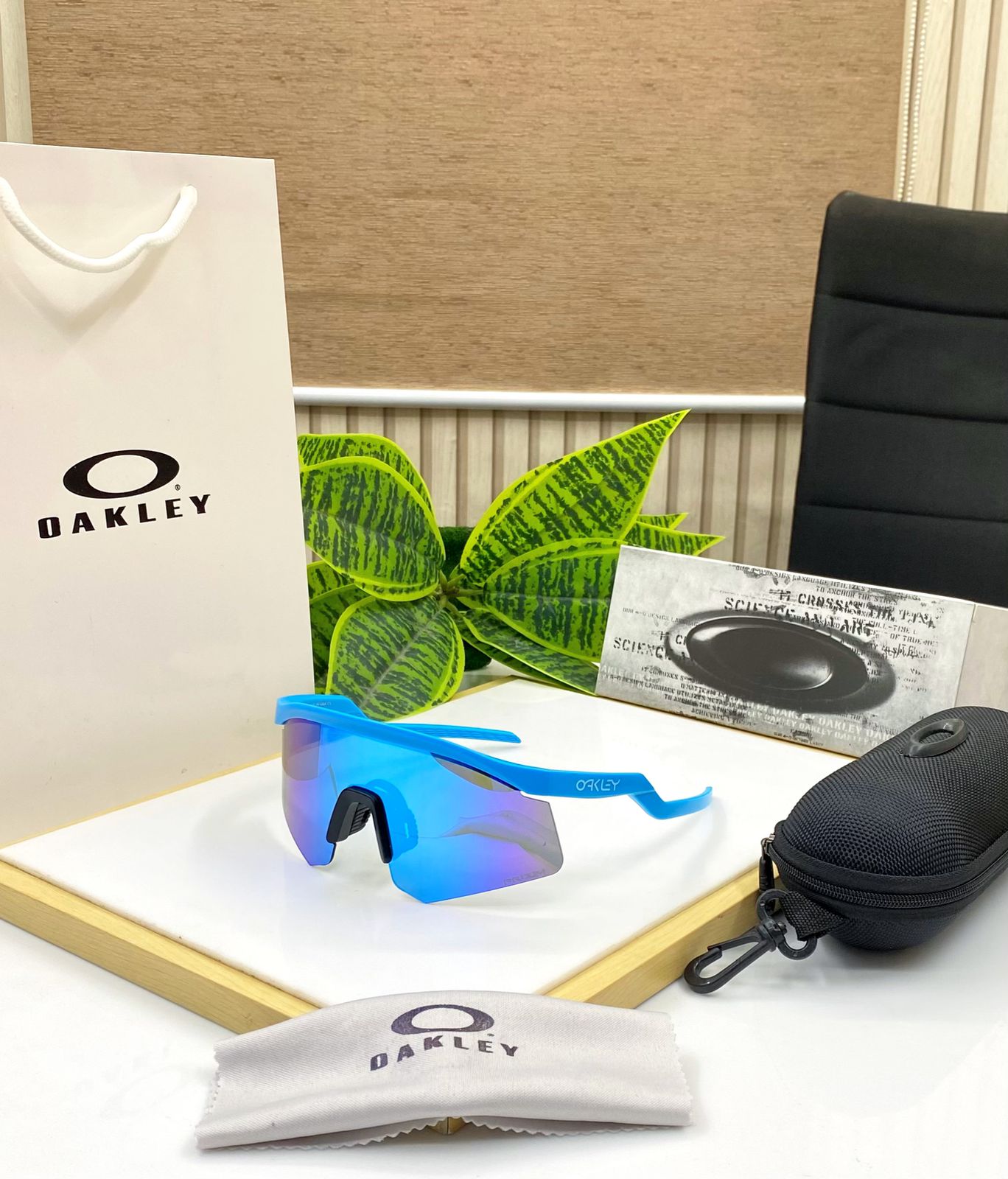 Oakley hydra UV protected Sport Sunglasses Blue Blue