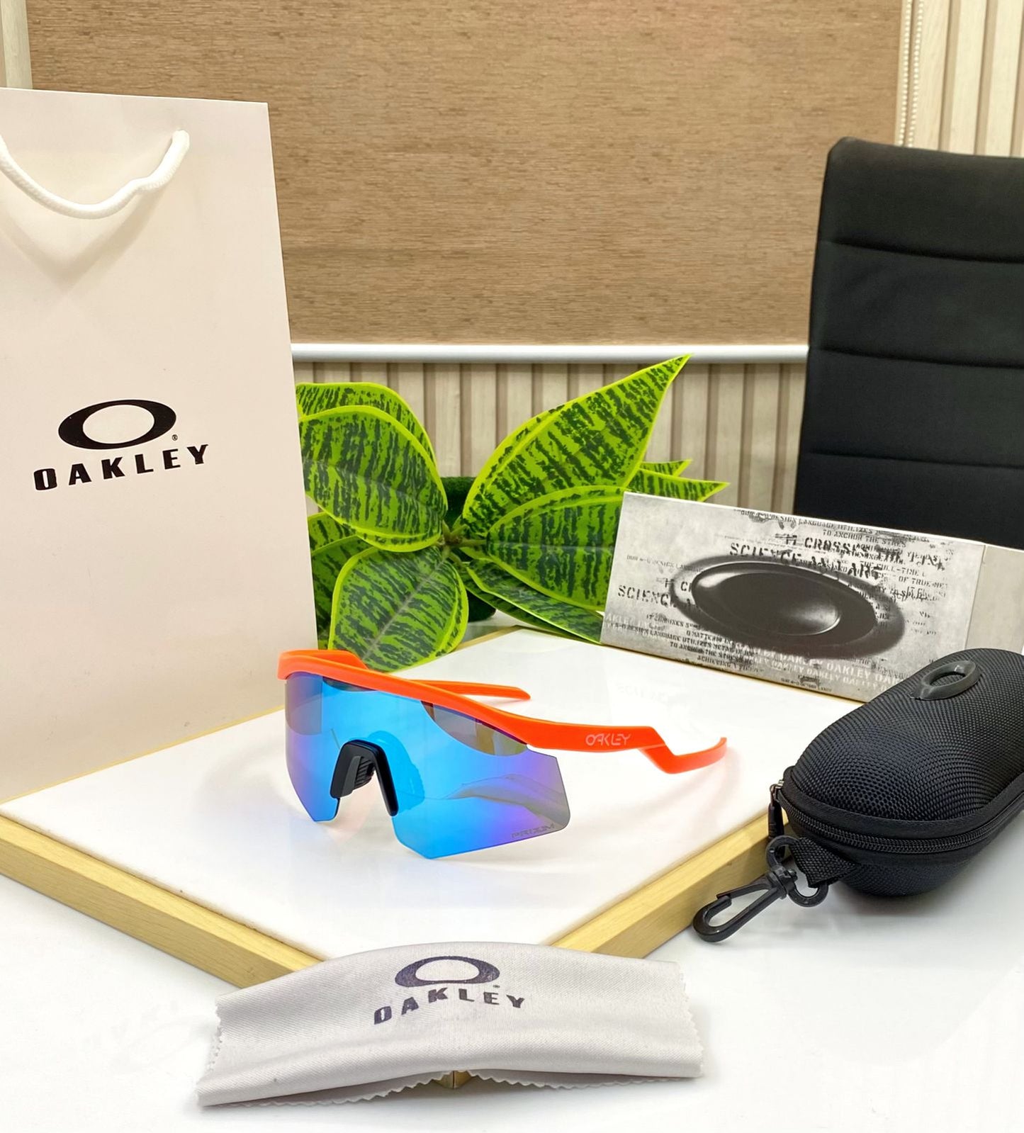 Oakley hydra UV protected Sport Sunglasses Orange Blue