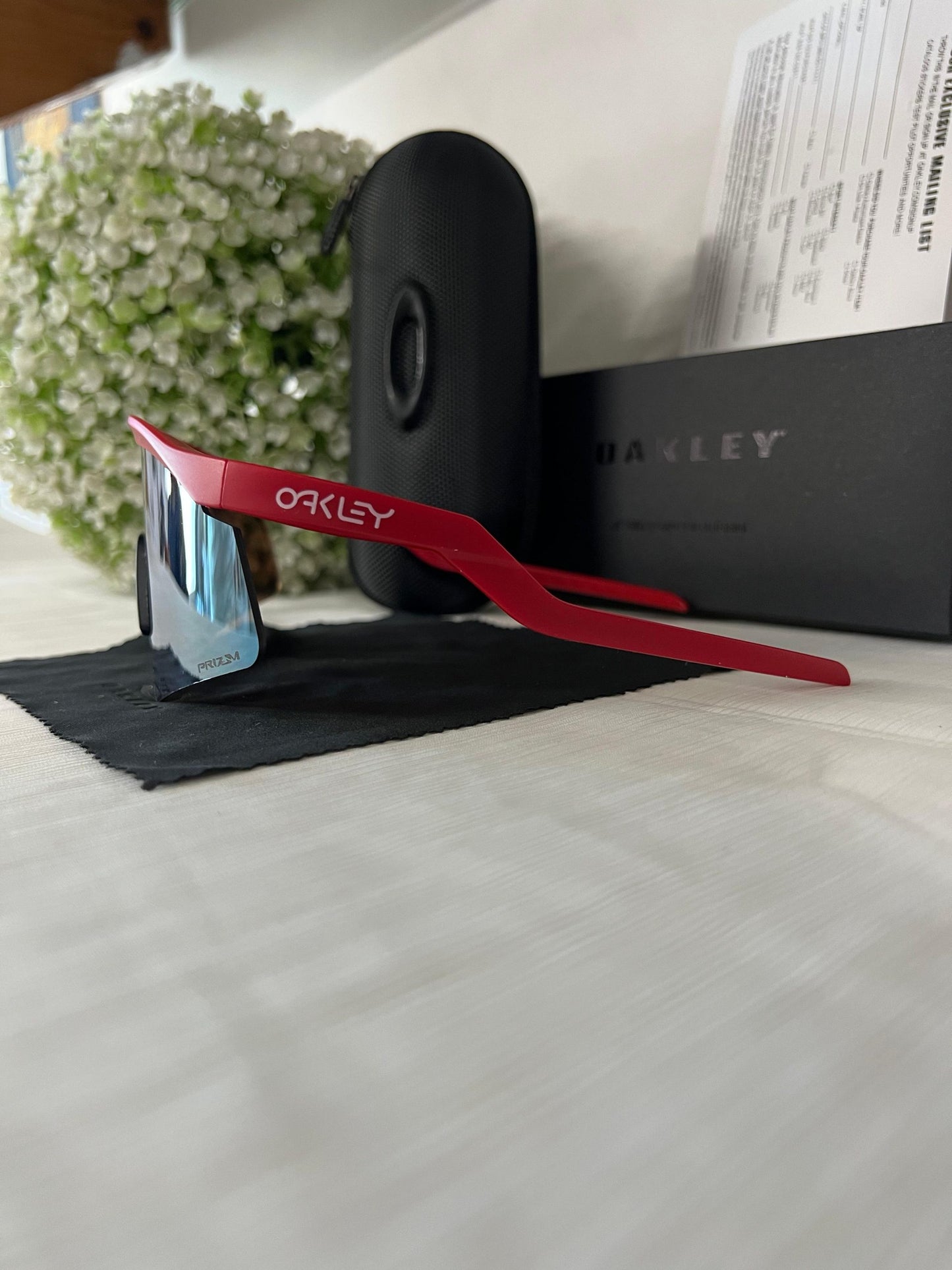 Oakley hydra UV protected Sport Sunglasses Red Golden