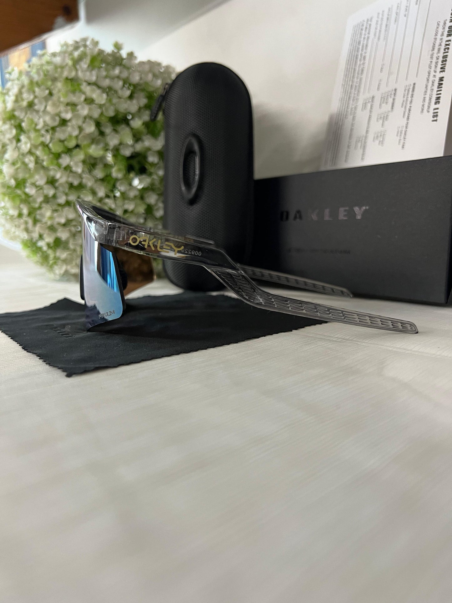 Oakley Hydra sport Sunglasses (BLACK TRANSPARANT& GOLDAN) 🕶️