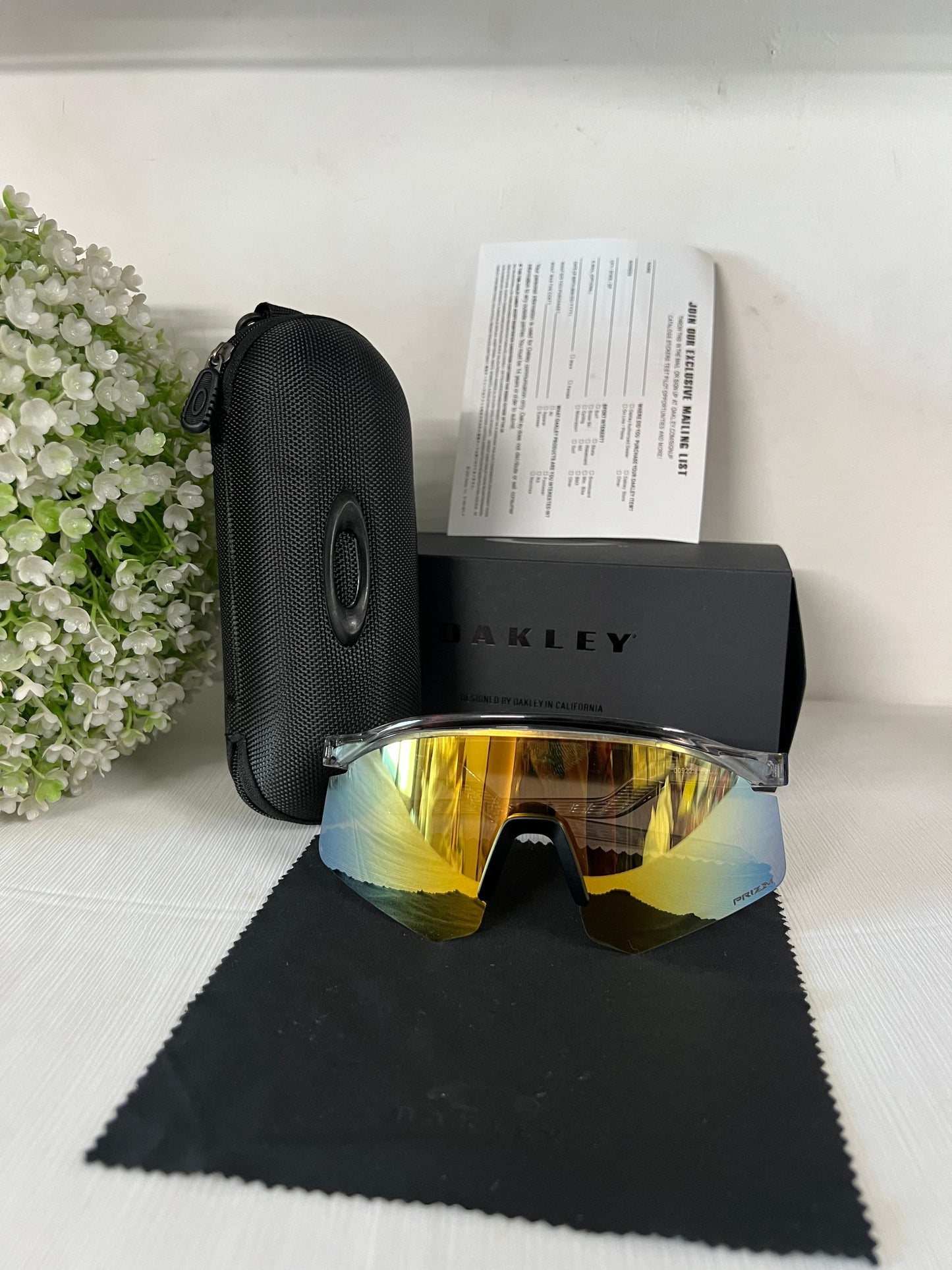 Oakley Hydra sport Sunglasses (BLACK TRANSPARANT& GOLDAN) 🕶️