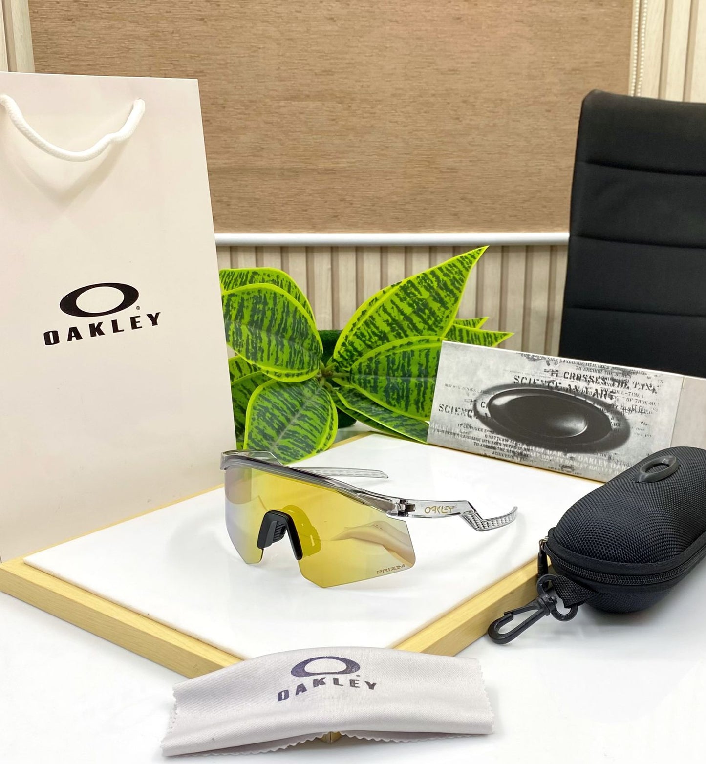 Oakley Hydra sport Sunglasses (BLACK TRANSPARANT& GOLDAN) 🕶️