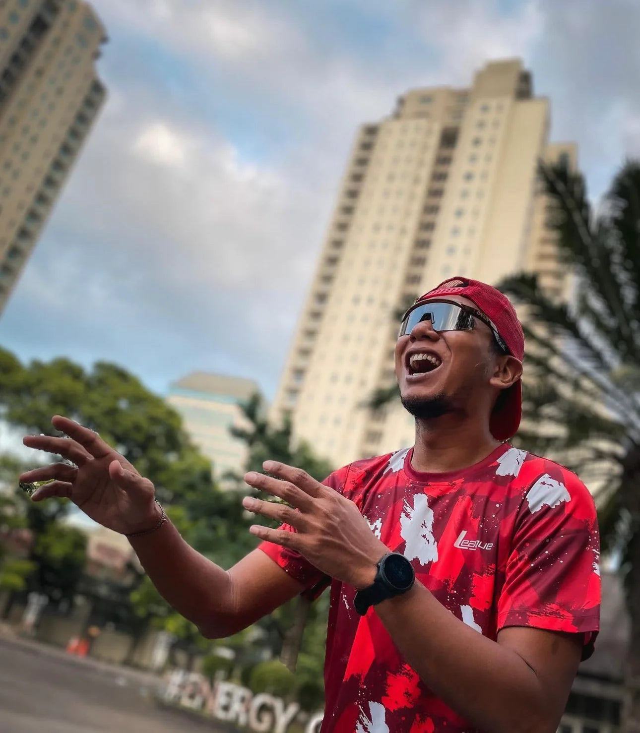 Oakley hydra UV protected Sport Sunglasses Silver Black Mirror Prizm