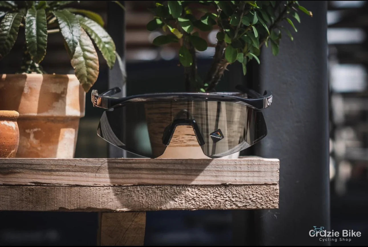 Oakley hydra UV protected Sport Sunglasses Silver Black Mirror Prizm